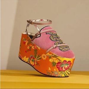 Gucci Hannelore Tokyo Brocade runway mules. Size 38